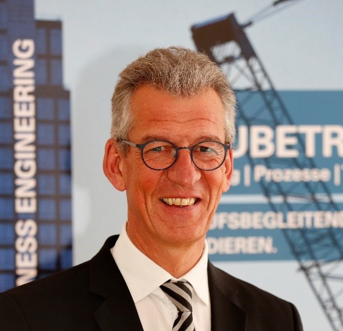 Prof. Dr Manfred Helmus
